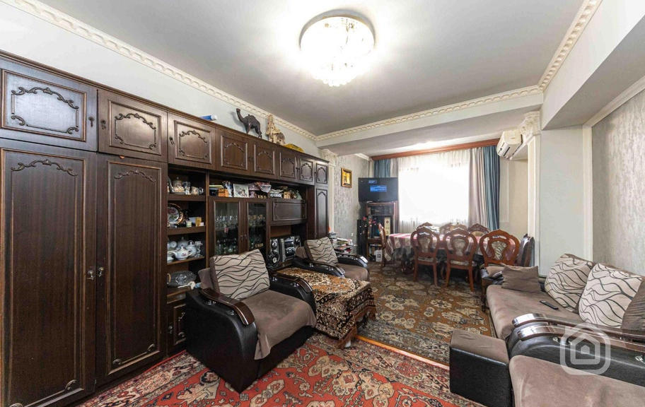 Продаётся 3-комнатная квартира, 95.2 м², ул. Нар-Дос, Центр