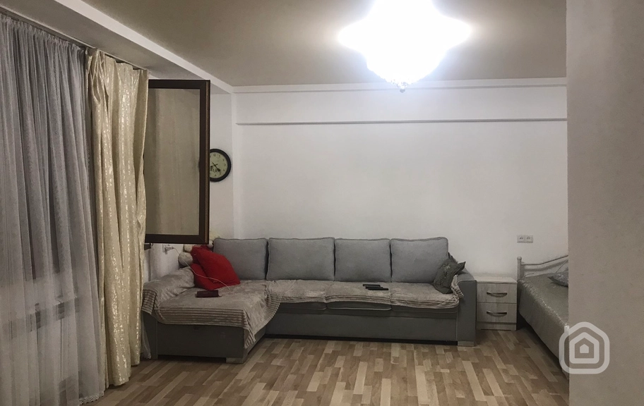 Продаётся 1-комнатная квартира, 41.6 м², пр. Тигран Мец, Центр