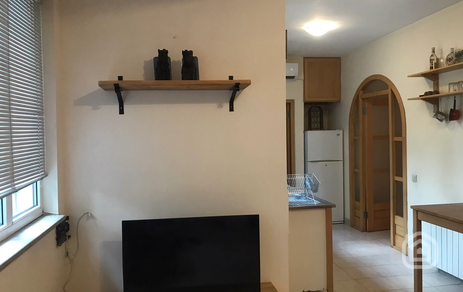Продаётся 3-комнатная квартира, 60 м², ул. Московян, Центр
