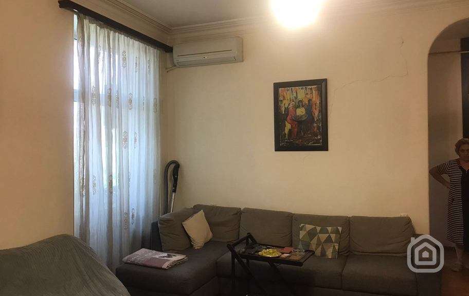 Продаётся 1-комнатная квартира, 43 м², пр. Тигран Мец, Центр