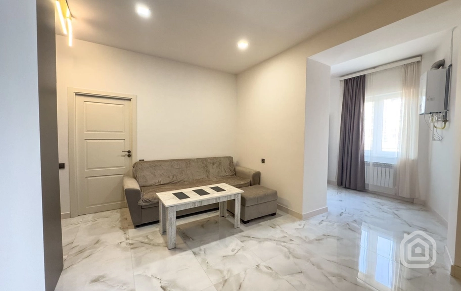 Продаётся 3-комнатная квартира, 53 м², ул. Вардананц, Центр