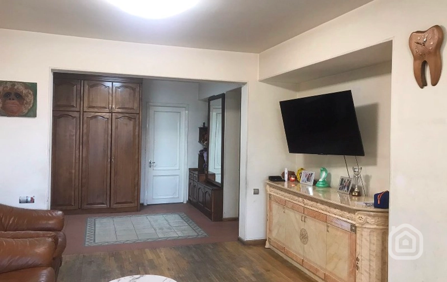 Продаётся 3-комнатная квартира, 150.6 м², пр. Саят-Нова, Центр