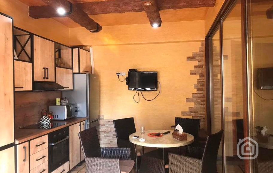Продаётся 3-комнатная квартира, 110 м², ул. Терян, Центр