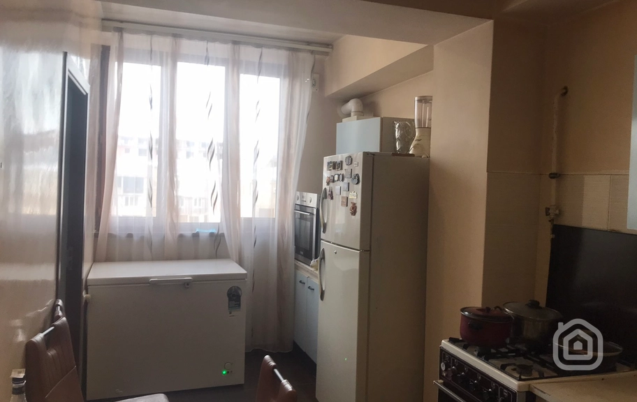 Продаётся 3-комнатная квартира, 99.8 м², ул. Вардананц, Центр
