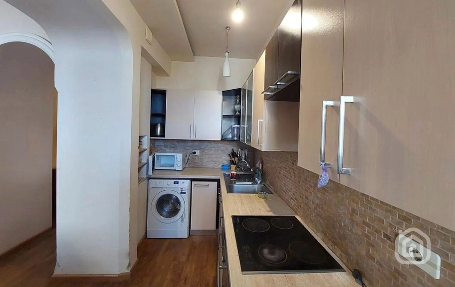 Продаётся 2-комнатная квартира, 78.3 м², ул. Закян, Центр