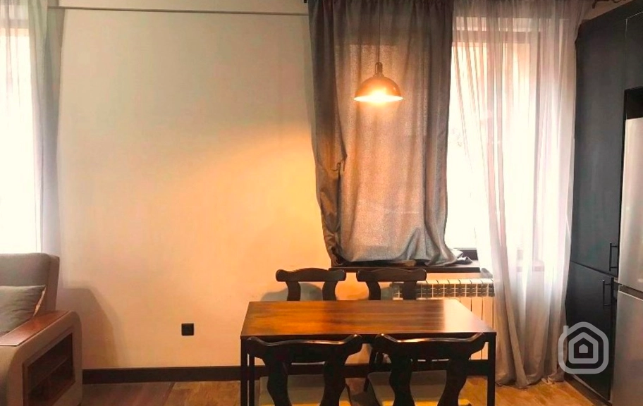 Продаётся 2-комнатная квартира, 57.3 м², ул. Бузанд, Центр