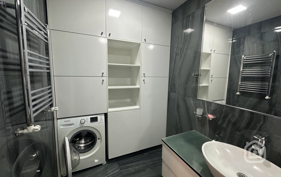 Продаётся 4-комнатная квартира, 119.97 м², ул. Шинарарнер, Аджапняк