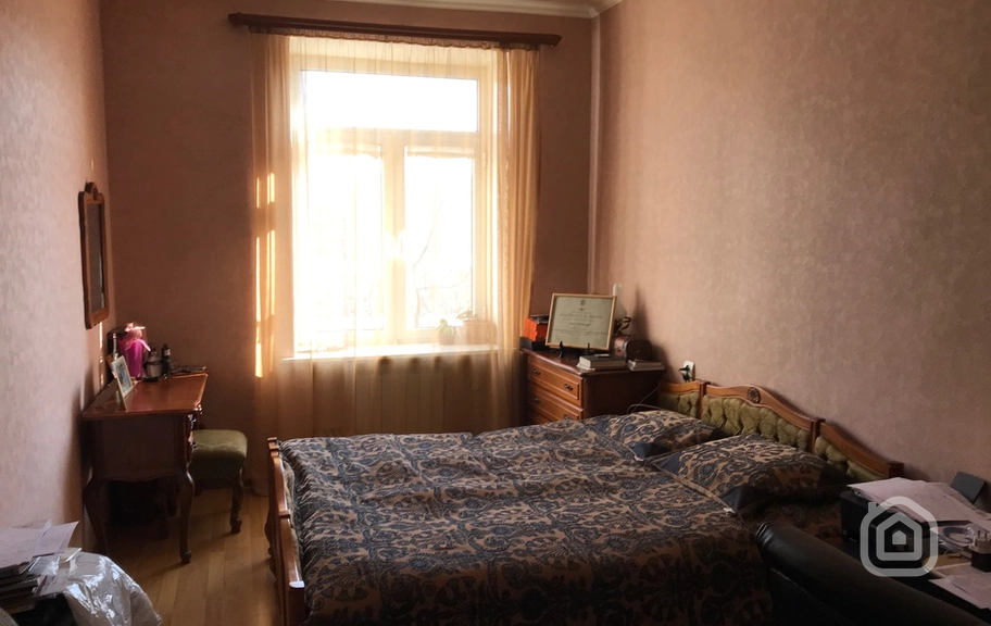 Продаётся 2-комнатная квартира, 69.29 м², ул. Сарян, Центр