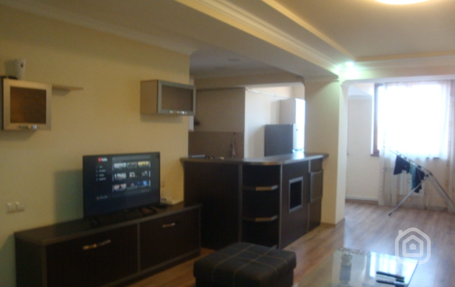Продаётся 2-комнатная квартира, 60 м², ул. Ханджян, Центр
