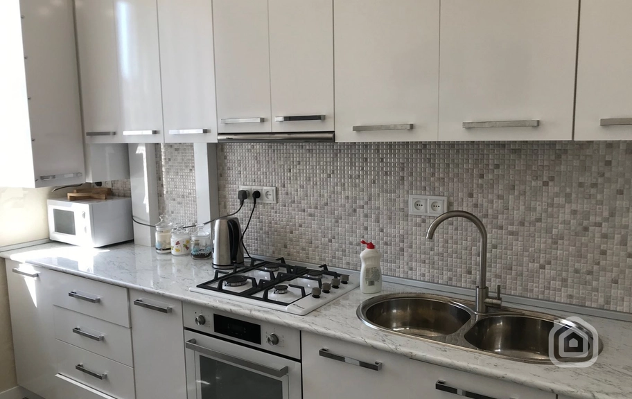 Продаётся 2-комнатная квартира, 62.4 м², ул. Туманян, Центр