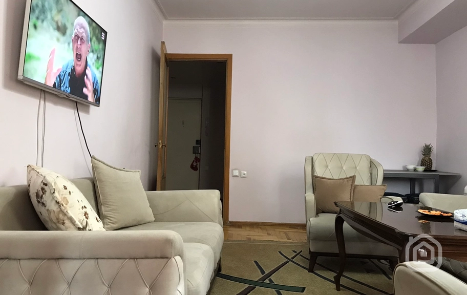 Продаётся 2-комнатная квартира, 66 м², ул. Амирян, Центр