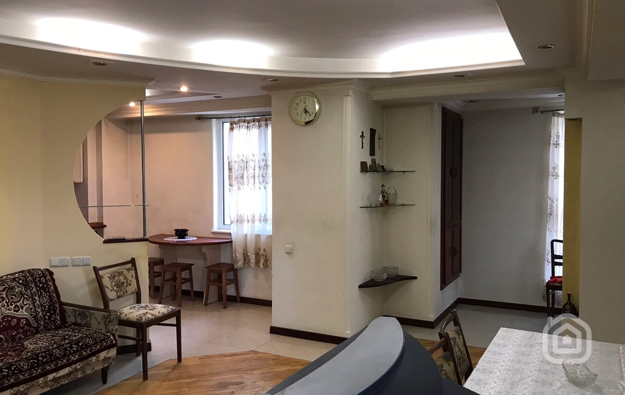 Продаётся 2-комнатная квартира, 60 м², ул. Пушкин, Центр