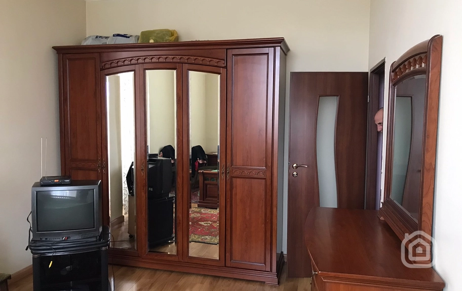 Продаётся 2-комнатная квартира, 89.8 м², ул. Корюн, Центр
