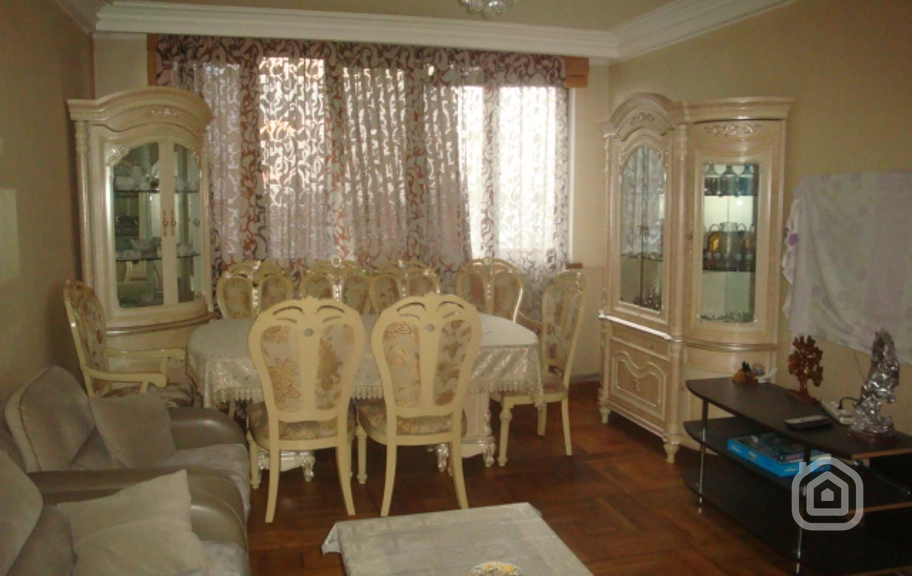 Продаётся 3-комнатная квартира, 80.6 м², ул. Ер. Кочар, Центр