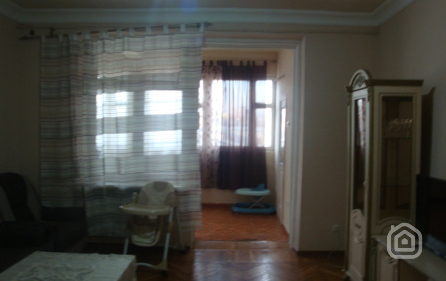 Продаётся 2-комнатная квартира, 74.8 м², ул. Хоренаци, Центр