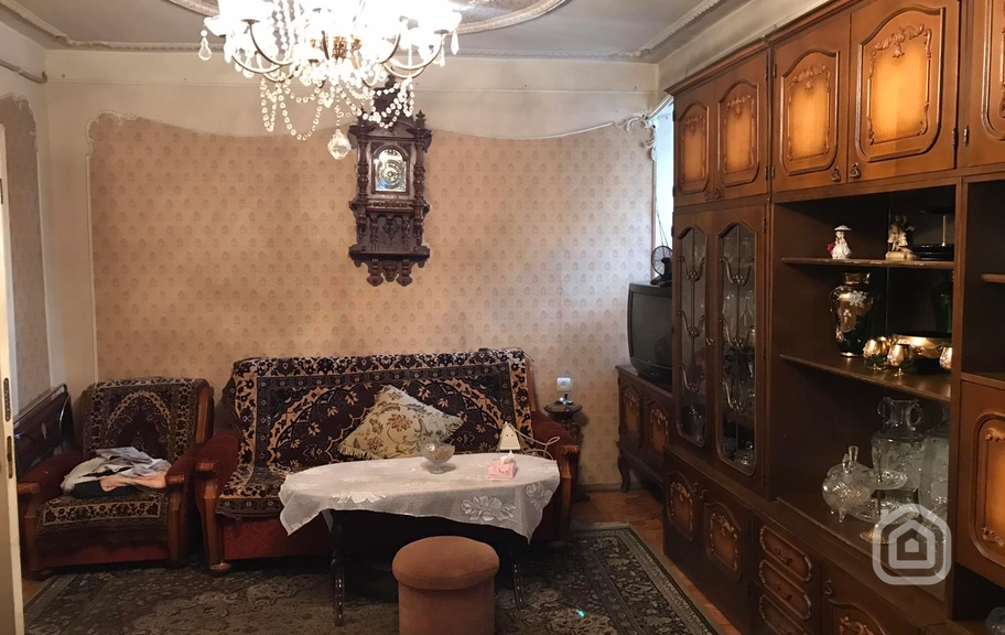 Продаётся 3-комнатная квартира, 102 м², ул. Сарян, Центр