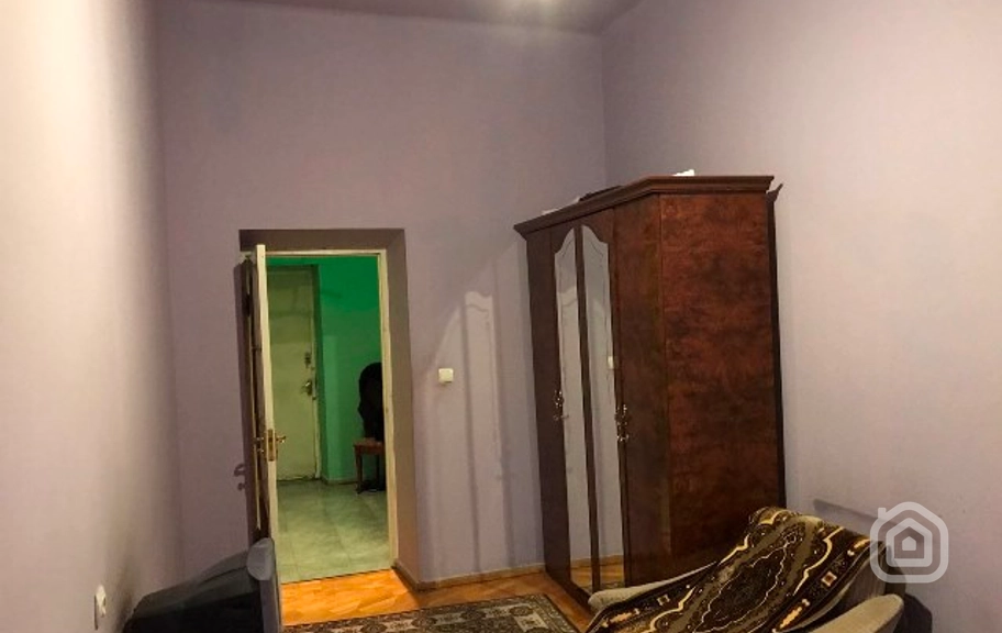 Продаётся 3-комнатная квартира, 65 м², ул. Чаренц, Центр