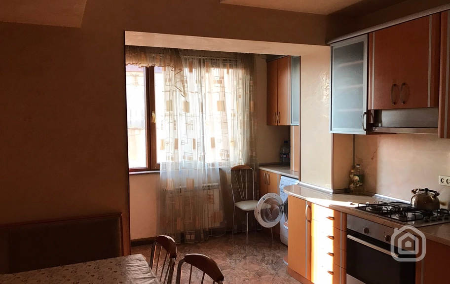 Продаётся 3-комнатная квартира, 85 м², пр. М. Маштоц, Центр