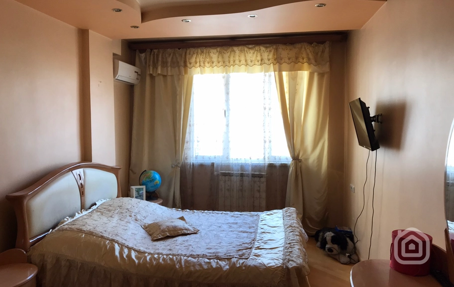 Продаётся 3-комнатная квартира, 66.1 м², ул. Амирян, Центр