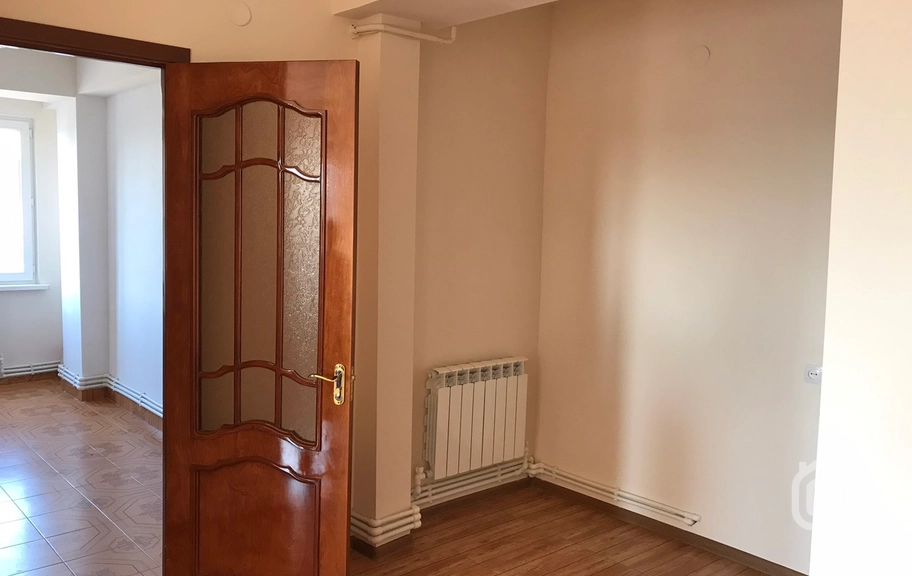 Продаётся 3-комнатная квартира, 80.5 м², ул. Врацян, Центр