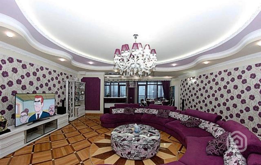 Продаётся 4-комнатная квартира, 173 м², ул. Вардананц, Центр