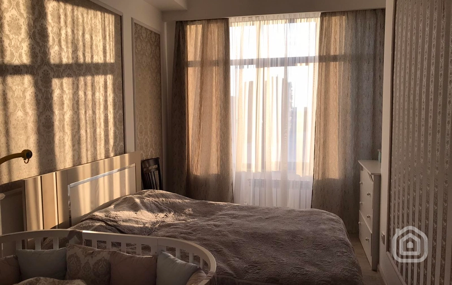 Продаётся 3-комнатная квартира, 75 м², ул. Налбандян, Центр