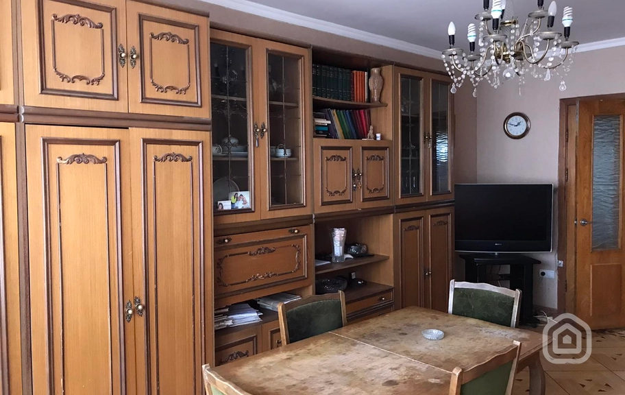 Продаётся 3-комнатная квартира, 91.8 м², ул. Сарян, Центр