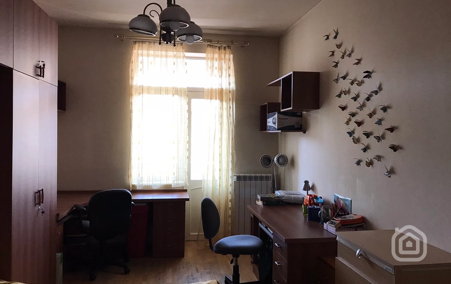 Продаётся 3-комнатная квартира, 107.5 м², пер. Вардананц 2, Центр