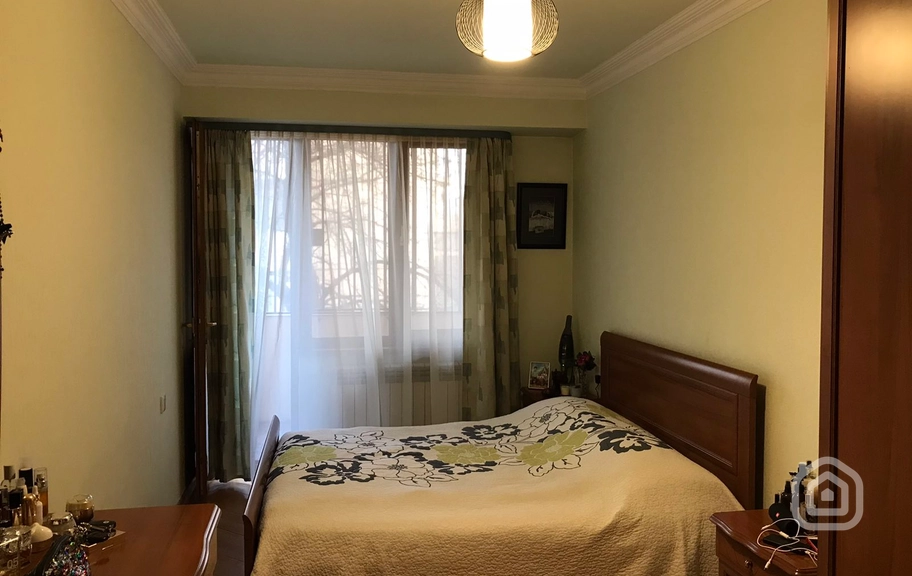 Продаётся 2-комнатная квартира, 69 м², ул. Вардананц, Центр