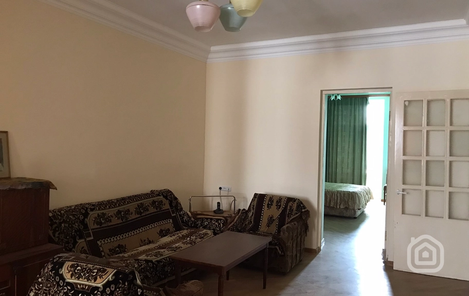 Продаётся 2-комнатная квартира, 72 м², ул. А. Петросян, Центр