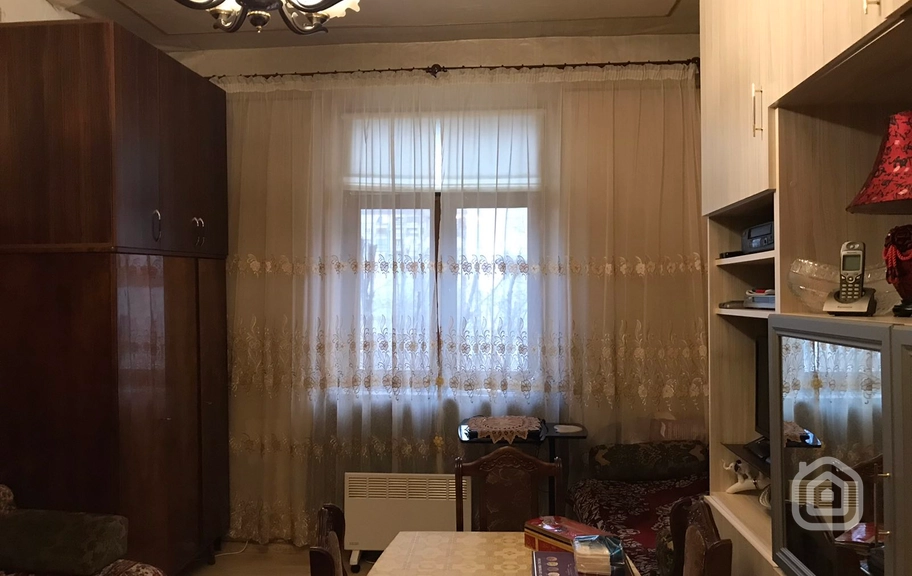 Продаётся 1-комнатная квартира, 37 м², ул. Туманян, Центр