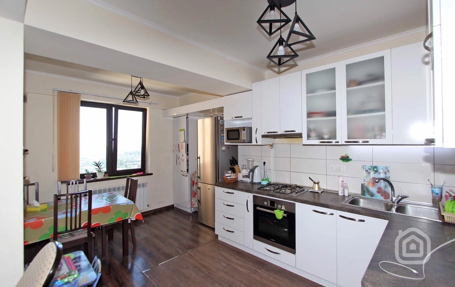 Продаётся 3-комнатная квартира, 78.8 м², ул. Исраелян, Центр