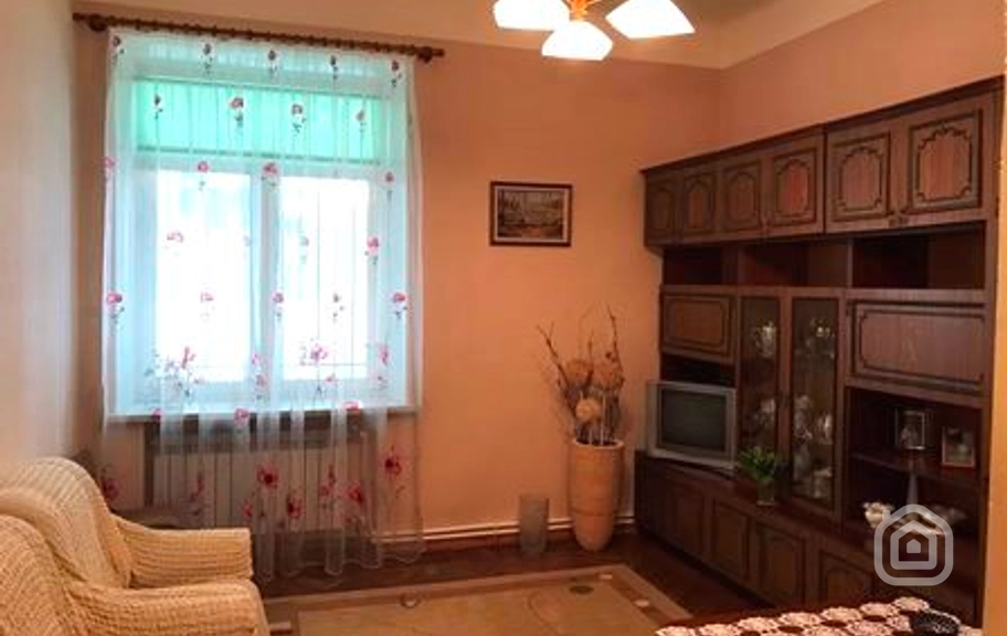 Продаётся 2-комнатная квартира, 60 м², ул. Вардананц, Центр