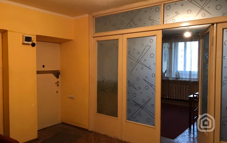 Продаётся 3-комнатная квартира, 108 м², ул. Амирян, Центр