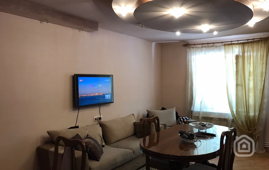 Продаётся 2-комнатная квартира, 70 м², ул. Туманян, Центр