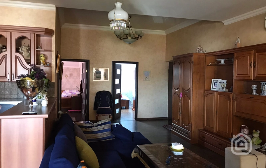 Продаётся 3-комнатная квартира, 75 м², ул. Абовян, Центр