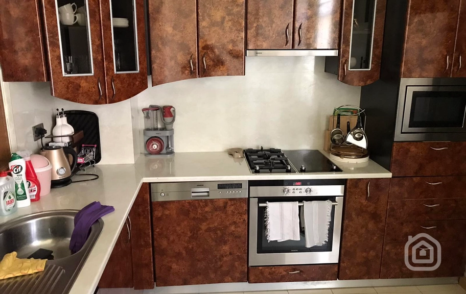 Продаётся 1-комнатная квартира, 52 м², ул. Екмалян, Центр