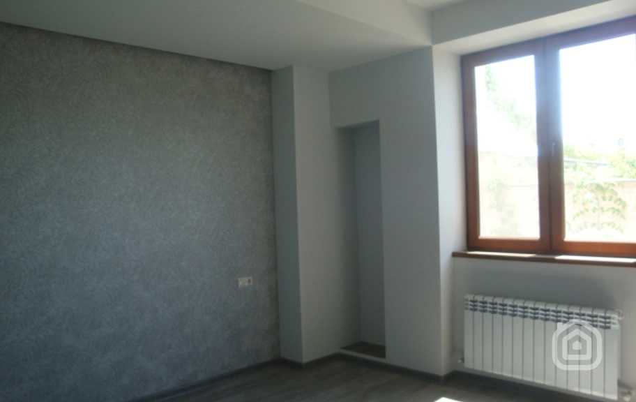 Продаётся 2-комнатная квартира, 90 м², ул. Верин Антарайин, Центр