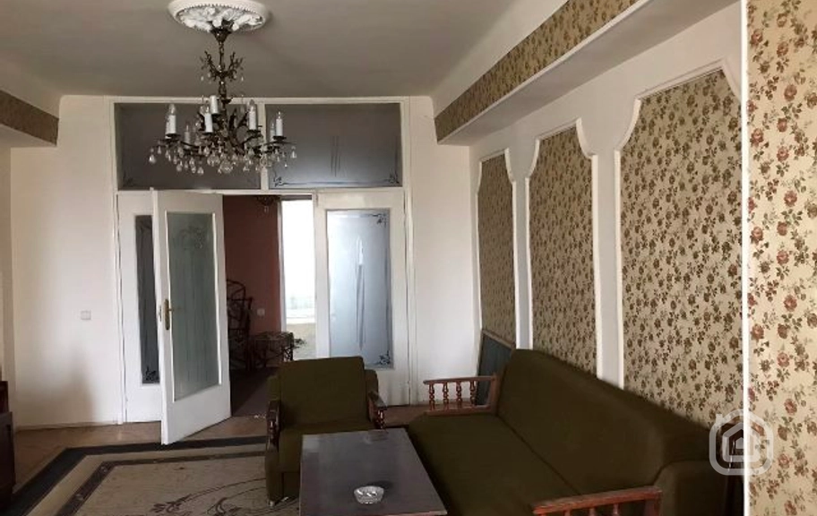 Продаётся 3-комнатная квартира, 95 м², ул. Нар-Дос, Центр