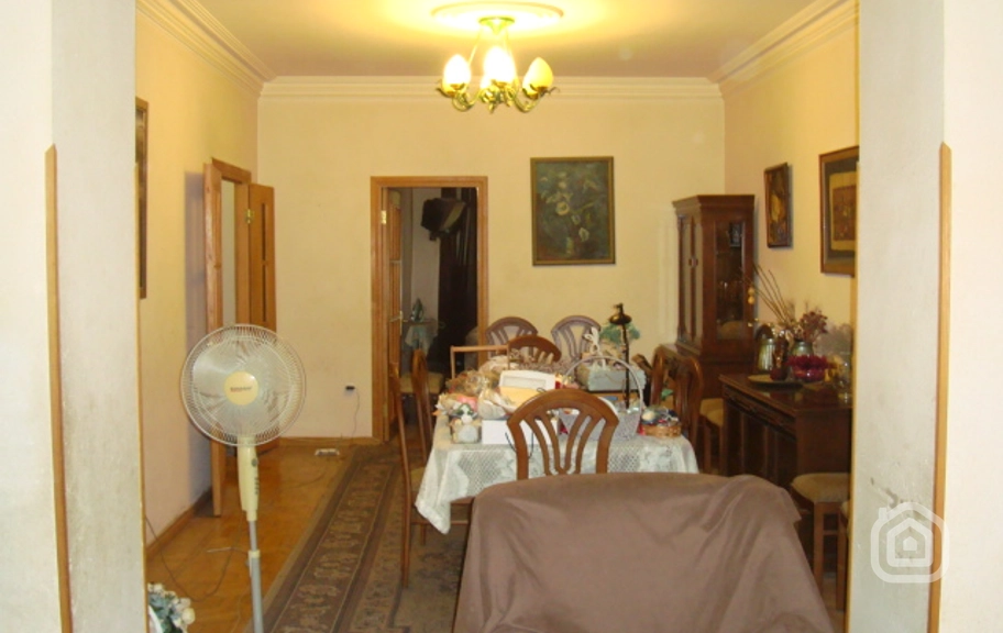 Продаётся 3-комнатная квартира, 90 м², ул. Вардананц, Центр