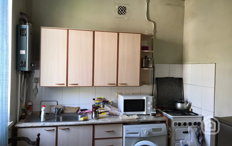 Продаётся 1-комнатная квартира, 38 м², ул. Чаренц, Центр