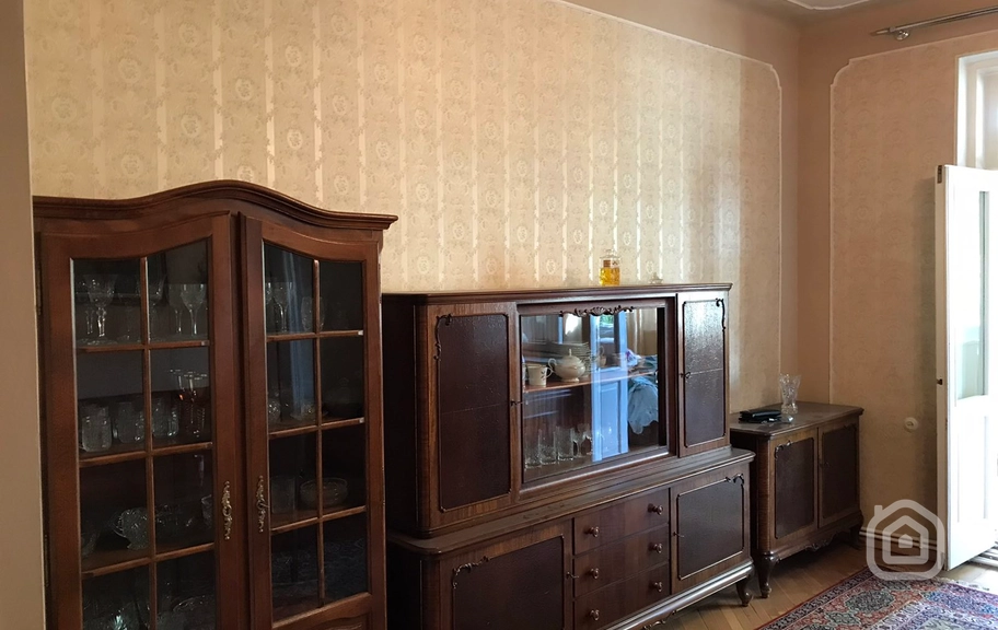 Продаётся 3-комнатная квартира, 93.7 м², ул. Исаhакян, Центр