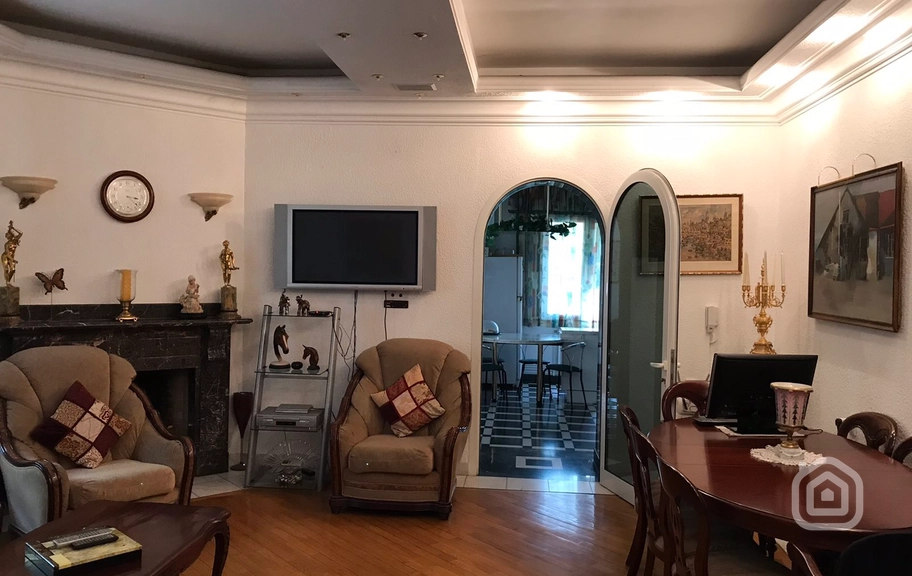 Продаётся 3-комнатная квартира, 101 м², ул. Исаhакян, Центр