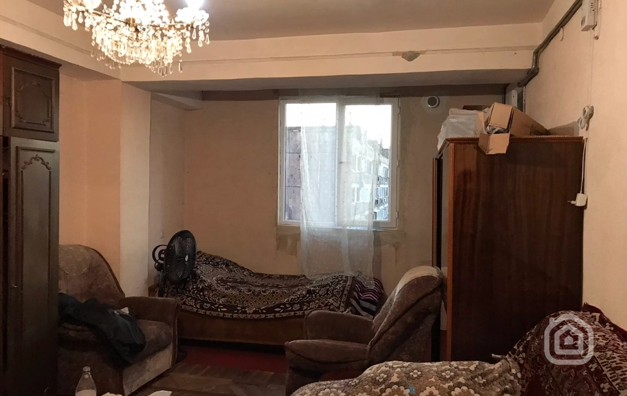 Продаётся 1-комнатная квартира, 42.8 м², ул. Каджазнуни, Центр