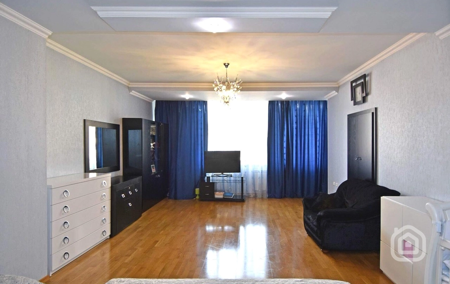 Продаётся 8-комнатная квартира, 293.1 м², пр. М. Маштоц, Центр