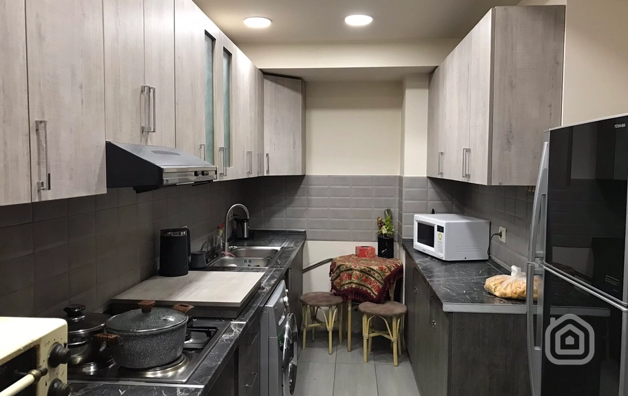 Продаётся 3-комнатная квартира, 97.6 м², ул. Лео, Центр