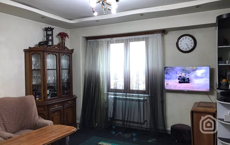 Продаётся 1-комнатная квартира, 44.5 м², ул. Брюсов, Центр