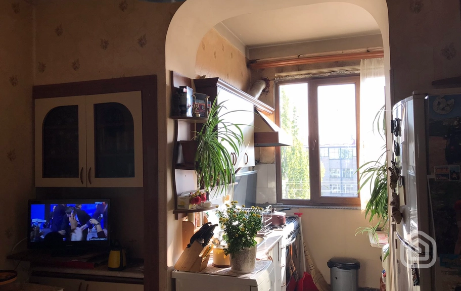 Продаётся 3-комнатная квартира, 95.15 м², ул. Чаренц, Центр