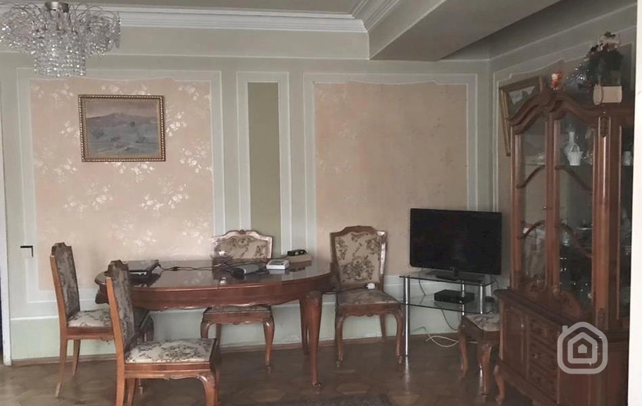 Продаётся 3-комнатная квартира, 105.7 м², ул. Вардананц, Центр