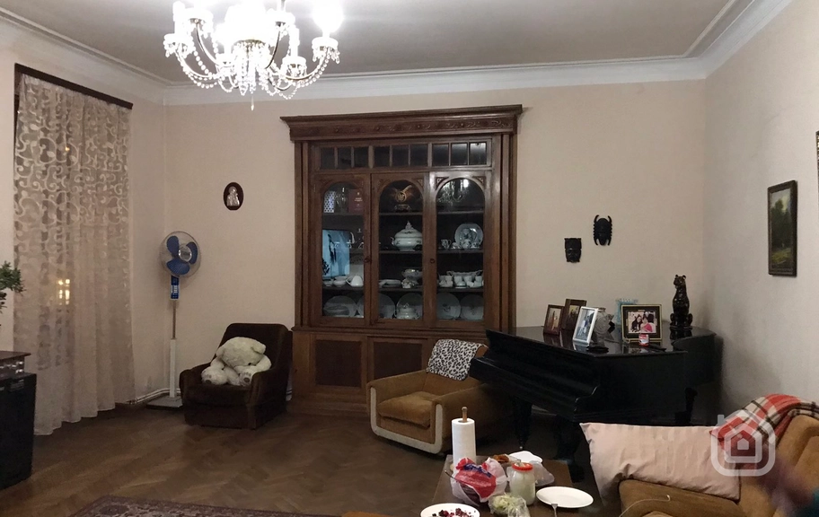 Продаётся 3-комнатная квартира, 138.4 м², ул. Корюн, Центр
